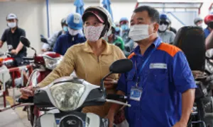 Giá xăng vượt 21.000 đồng một lít