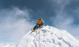 Chàng trai 18 tuổi chinh phục toàn bộ đỉnh núi cao nhất thế giới