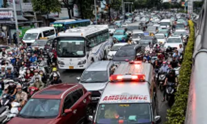 Kẹt xe bùng phát quanh ngã tư Hàng Xanh